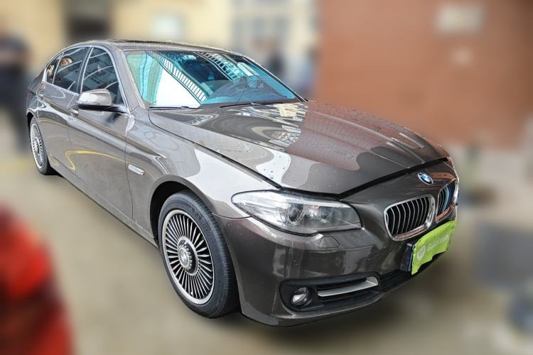 Used BMW 5 Series 2014 520Li Elegant Model Front Right 45 Deg