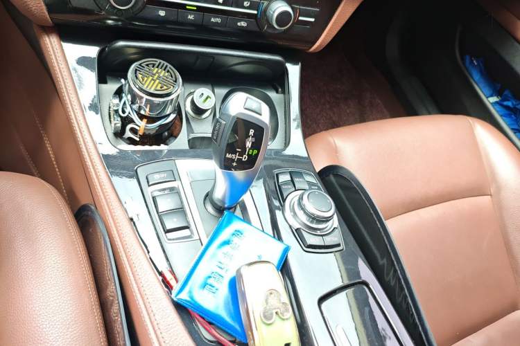 Used BMW 5 Series 2014 520i Elegant Edition Gear Lever
