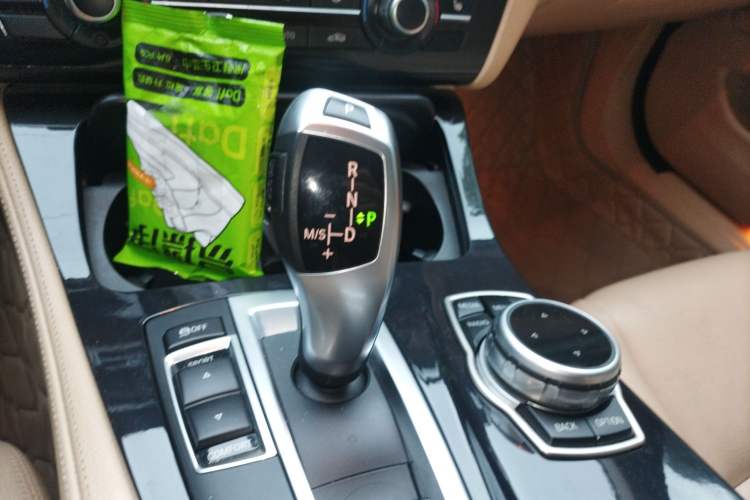 Used BMW 5 Series 2014 520i Touring Edition Gear Lever