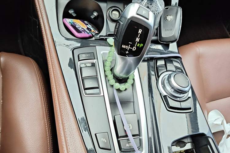 Used BMW 5 Series 2014 520i Elegant Edition Gear Lever