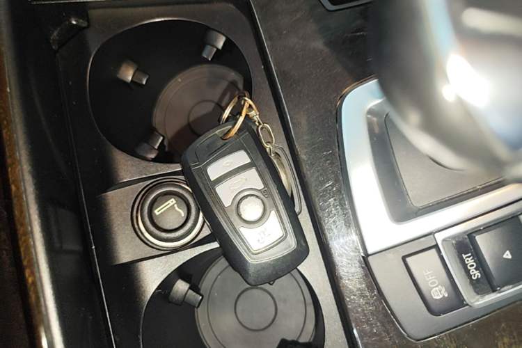 Used BMW 5 Series 2014 525Li Leading Model Interior 1