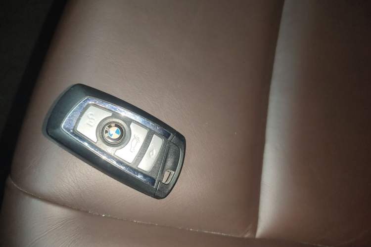 Used BMW 5 Series 2014 525Li Luxury Design Package Interior 1