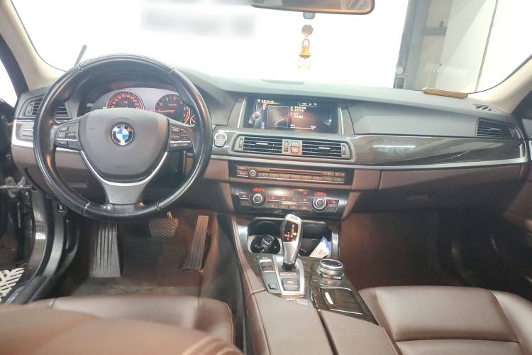 Used BMW 5 Series 2014 525Li Luxury Design Package Interior 2