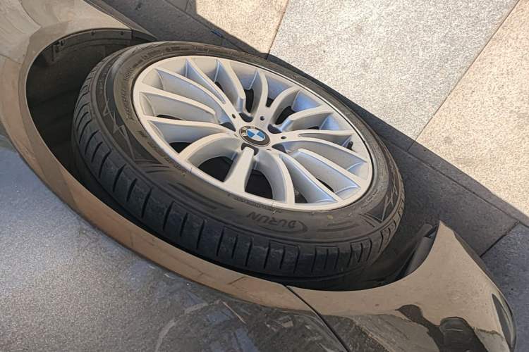 Used BMW 5 Series 2014 525Li Luxury Design Package Left Front Wheel Hub