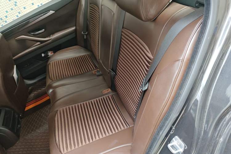Used BMW 5 Series 2014 525Li Luxury Design Package Left Rear Seat