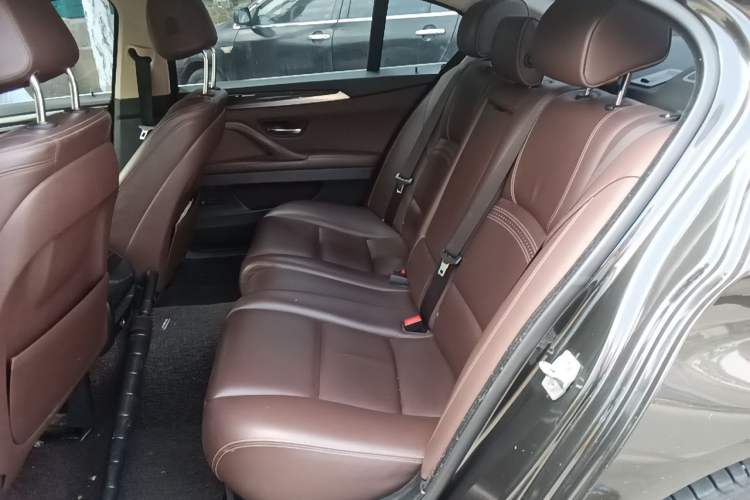 Used BMW 5 Series 2014 525Li Luxury Design Package Left Rear Seat