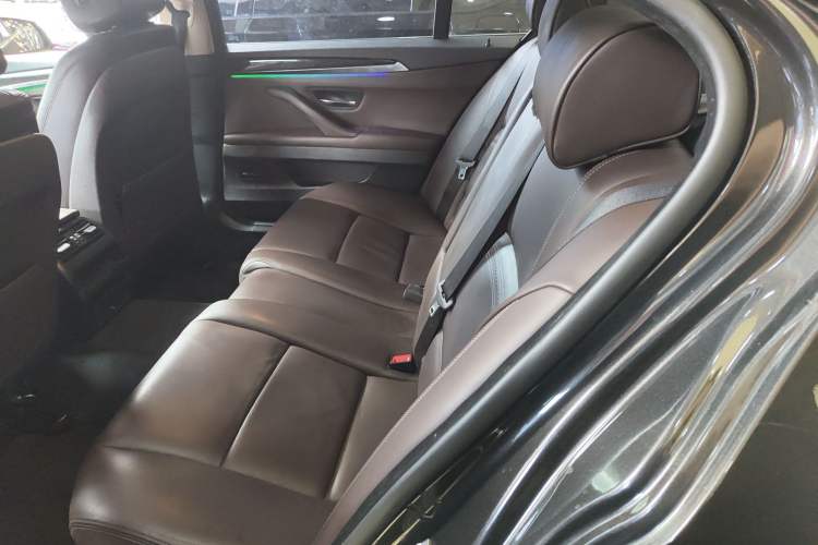 Used BMW 5 Series 2014 525Li Luxury Design Package Left Rear Seat