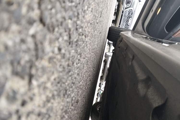 Used BMW 5 Series 2014 520Li Elegant Model Left Side Sill