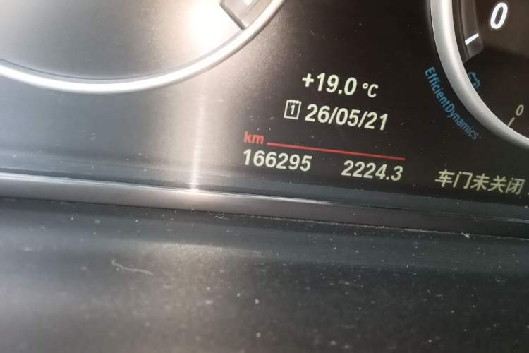 Used BMW 5 Series 2014 525Li Luxury Design Package Odometer Close Up