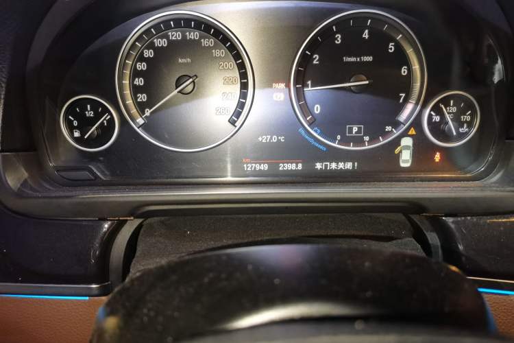 Used BMW 5 Series 2014 520Li Elegant Model Odometer Close Up