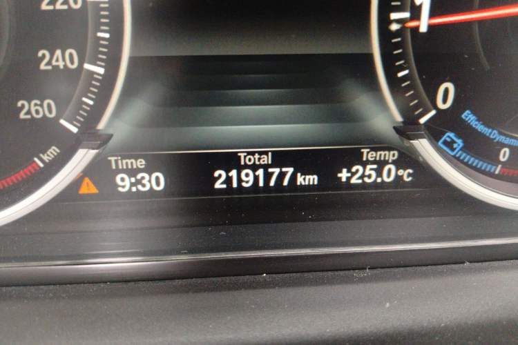 Used BMW 5 Series 2014 535Li Leading Model Odometer Close Up