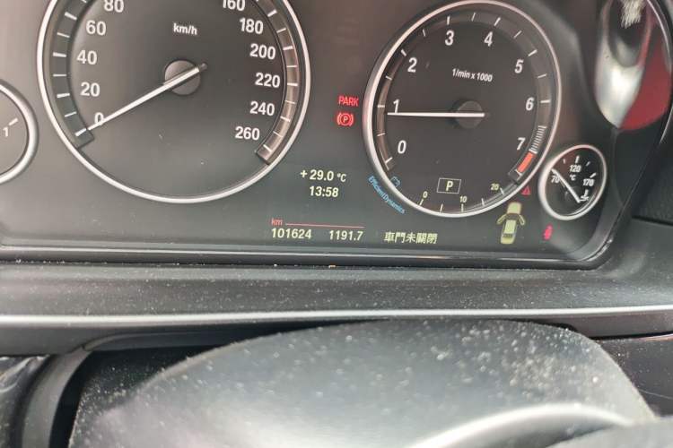 Used BMW 5 Series 2014 520i Elegant Edition Odometer Close Up