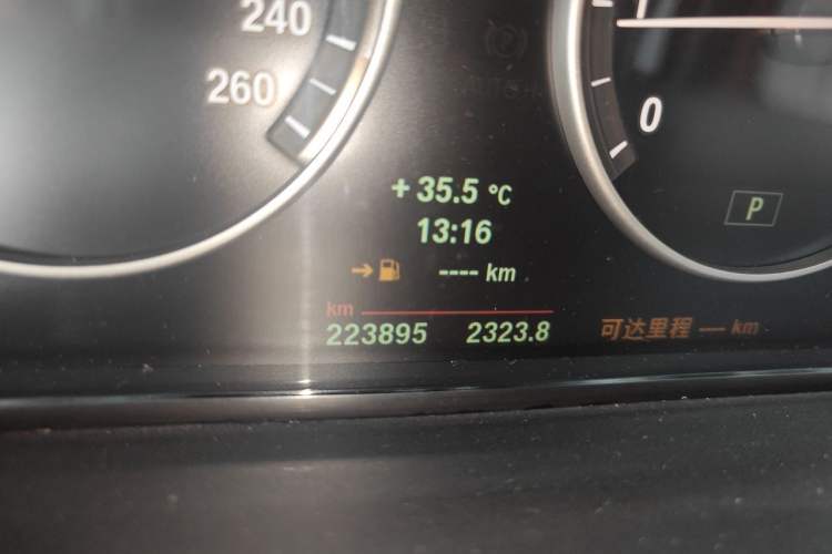 Used BMW 5 Series 2014 520Li Elegant Model Odometer Close Up