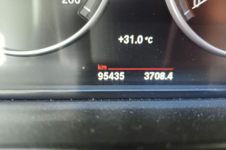 Used BMW 5 Series 2014 525Li Luxury Design Package Odometer Close Up