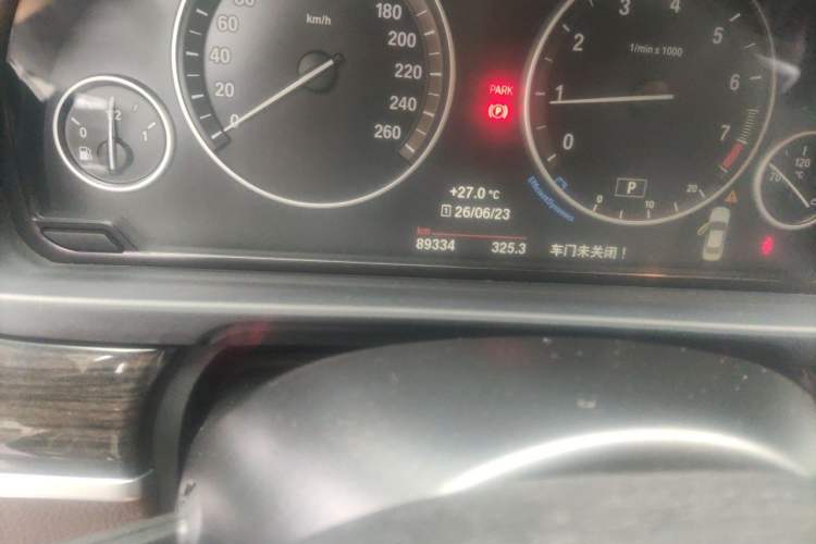 Used BMW 5 Series 2014 525Li Luxury Design Package Odometer Close Up