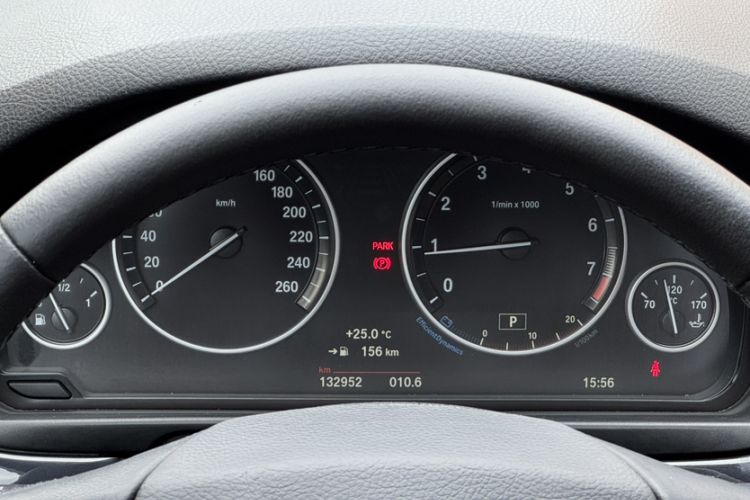 Used BMW 5 Series 2014 520Li Elegant Model Odometer Close Up