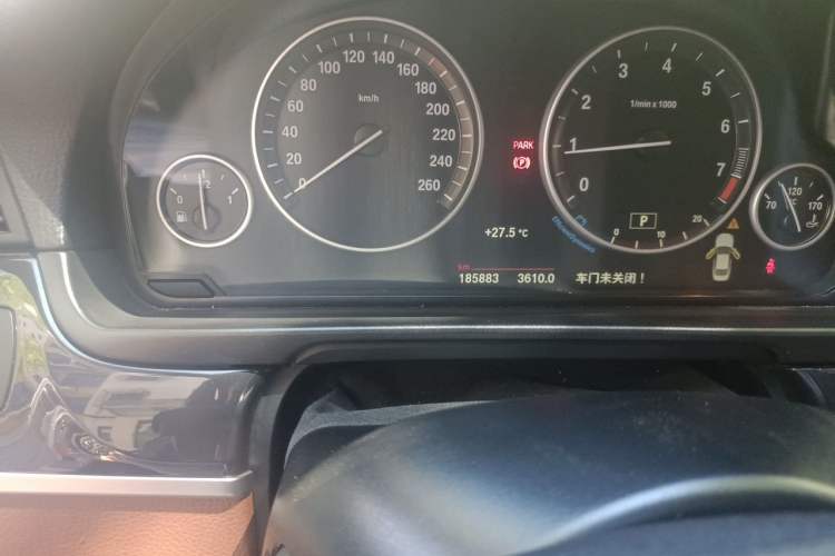 Used BMW 5 Series 2014 520Li Elegant Model Odometer Close Up