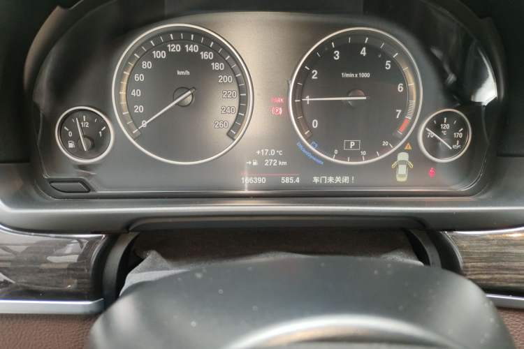 Used BMW 5 Series 2014 525Li Luxury Design Package Odometer Close Up