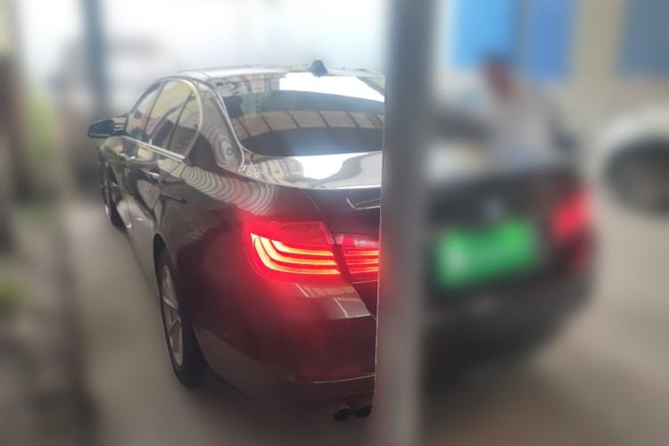 Used BMW 5 Series 2014 520Li Elegant Model Rear Left 45 Deg