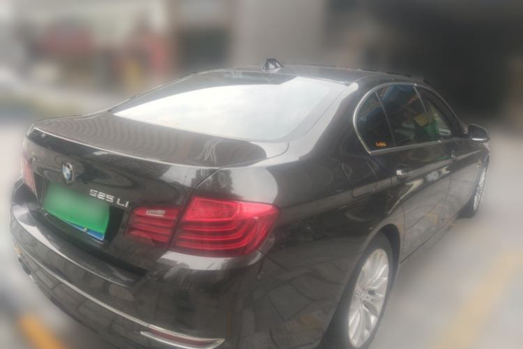 Used BMW 5 Series 2014 525Li Luxury Design Package Rear Right 45 Deg