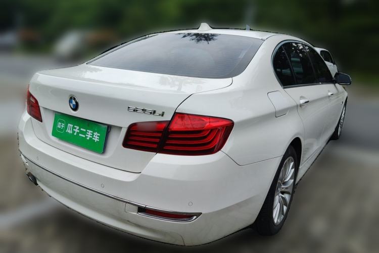 Used BMW 5 Series 2014 525Li Luxury Design Package Rear Right 45 Deg