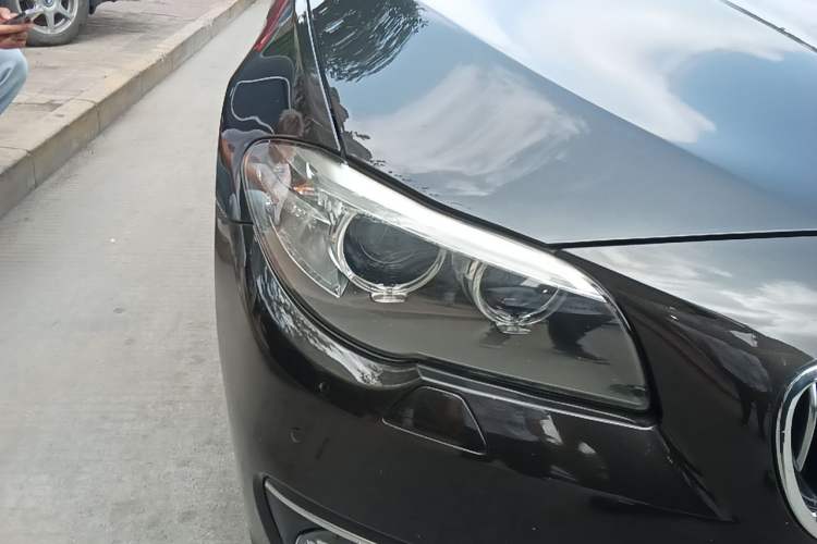Used BMW 5 Series 2014 525Li Luxury Design Package Right Front Headlight