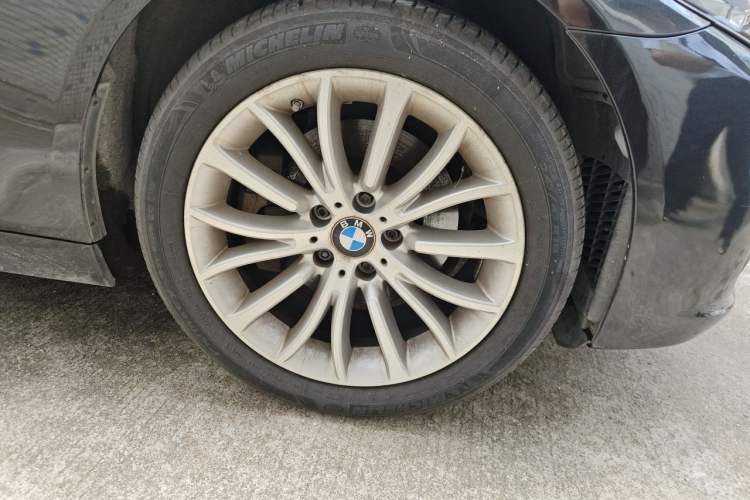 Used BMW 5 Series 2014 525Li Luxury Design Package Right Front Wheel Hub