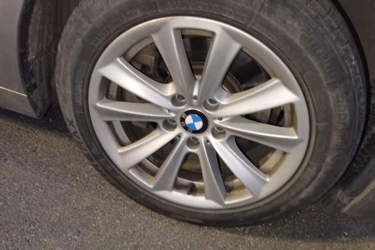 Used BMW 5 Series 2014 520Li Elegant Model Right Front Wheel Hub