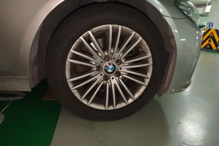 Used BMW 5 Series 2014 525Li Leading Model Right Front Wheel Hub