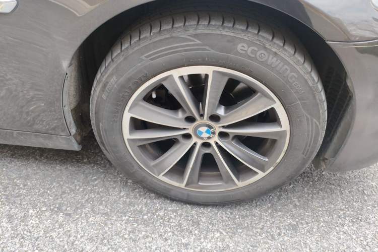 Used BMW 5 Series 2014 520Li Elegant Model Right Front Wheel Hub