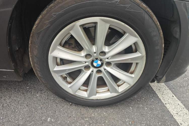 Used BMW 5 Series 2014 520Li Elegant Model Right Front Wheel Hub