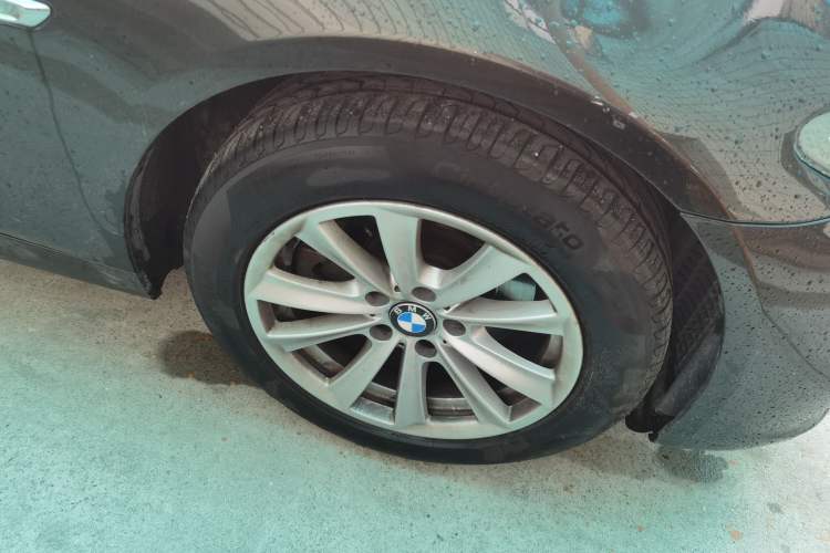 Used BMW 5 Series 2014 520Li Elegant Model Right Front Wheel Hub
