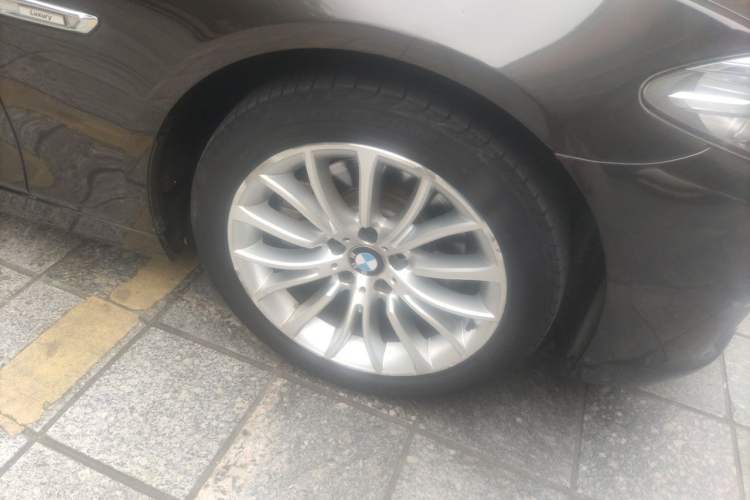 Used BMW 5 Series 2014 525Li Luxury Design Package Right Front Wheel Hub
