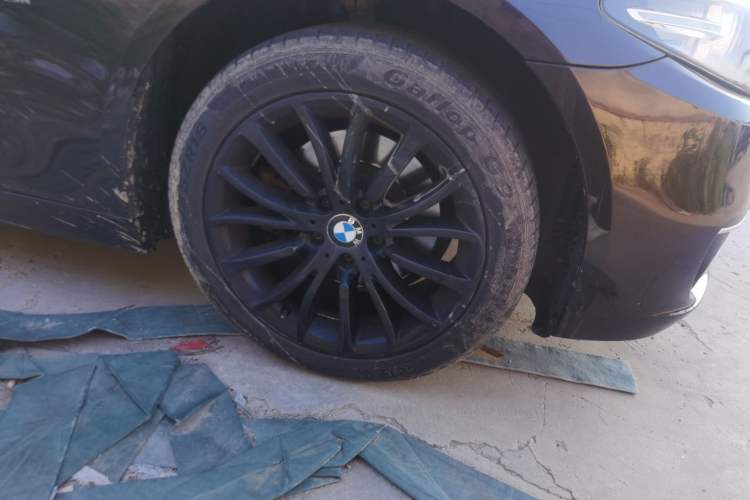 Used BMW 5 Series 2014 525Li Luxury Design Package Right Front Wheel Hub