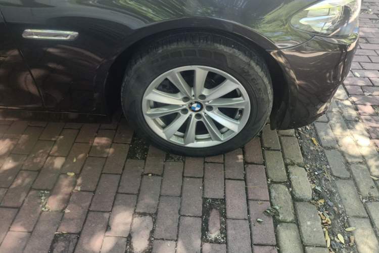 Used BMW 5 Series 2014 520Li Elegant Model Right Front Wheel Hub