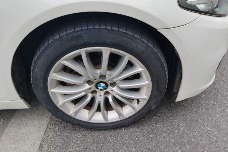 Used BMW 5 Series 2014 525Li Luxury Design Package Right Front Wheel Hub