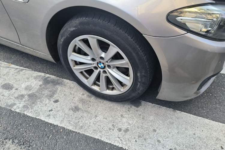 Used BMW 5 Series 2014 520Li Elegant Model Right Front Wheel Hub
