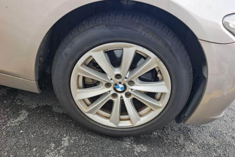 Used BMW 5 Series 2014 520Li Elegant Model Right Front Wheel Hub