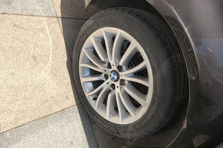 Used BMW 5 Series 2014 525Li Luxury Design Package Right Rear Wheel Hub