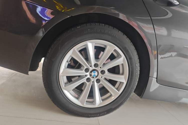 Used BMW 5 Series 2014 520Li Elegant Model Right Rear Wheel Hub