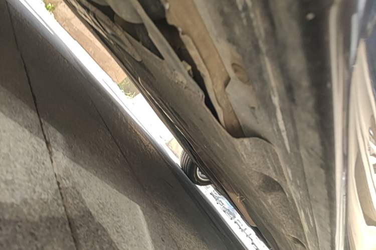 Used BMW 5 Series 2014 525Li Luxury Design Package Right Side Sill