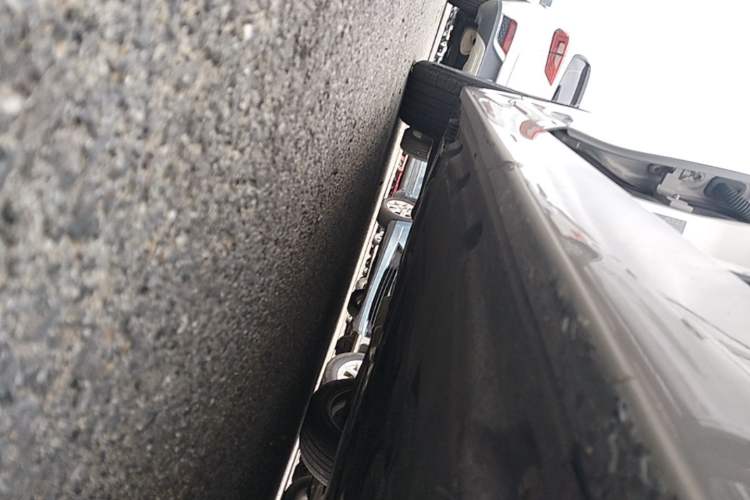 Used BMW 5 Series 2014 520Li Elegant Model Right Side Sill