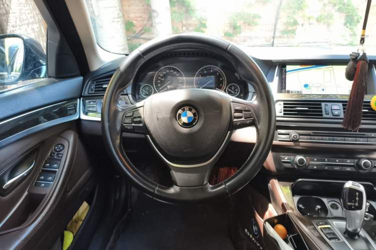 Used BMW 5 Series 2014 525Li Luxury Design Package Steering Wheel