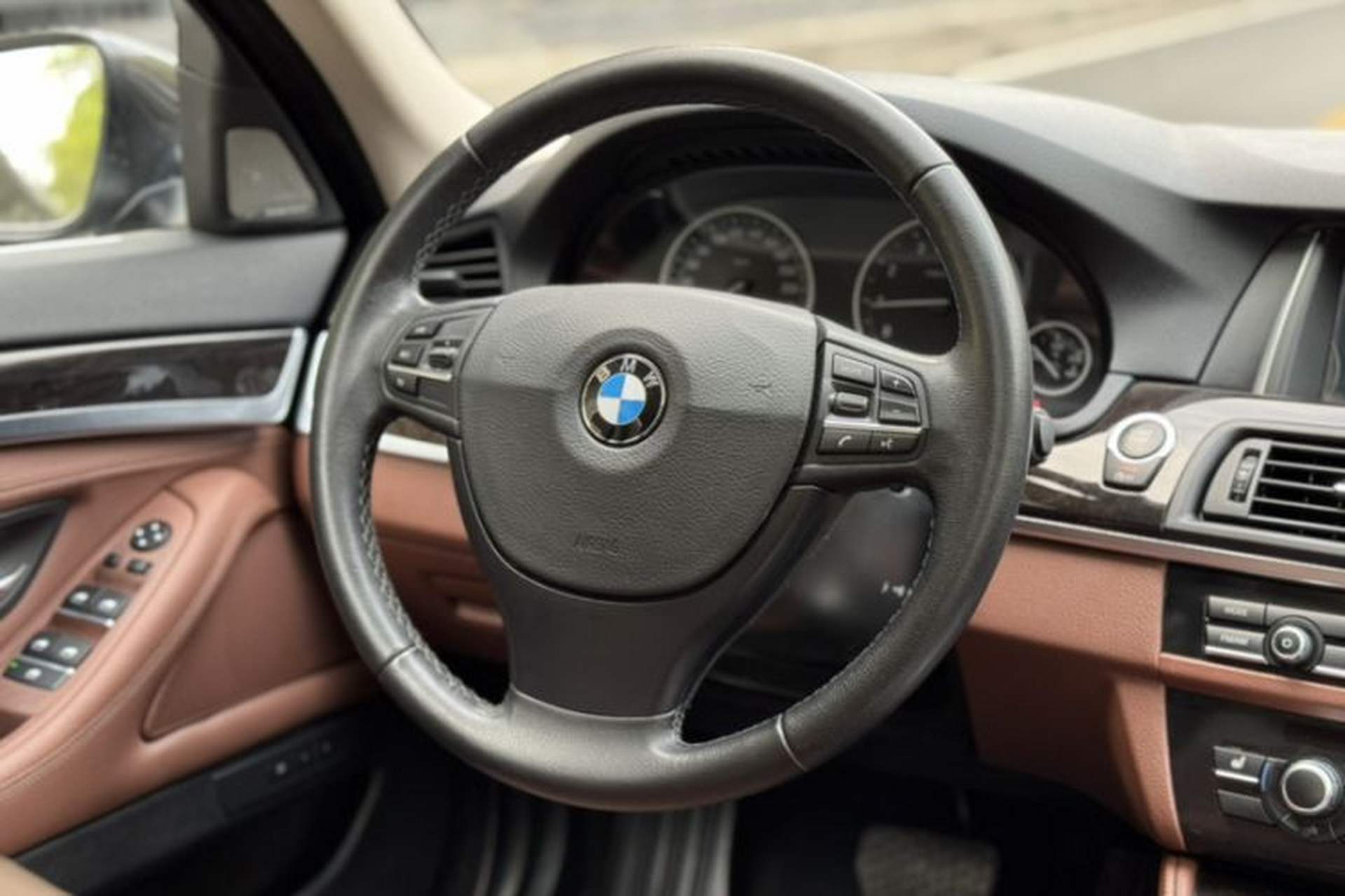 Used BMW 5 Series 2014 525Li Leading Model Steering Wheel