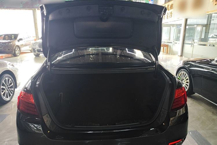 Used BMW 5 Series 2014 525Li Leading Model Trunk