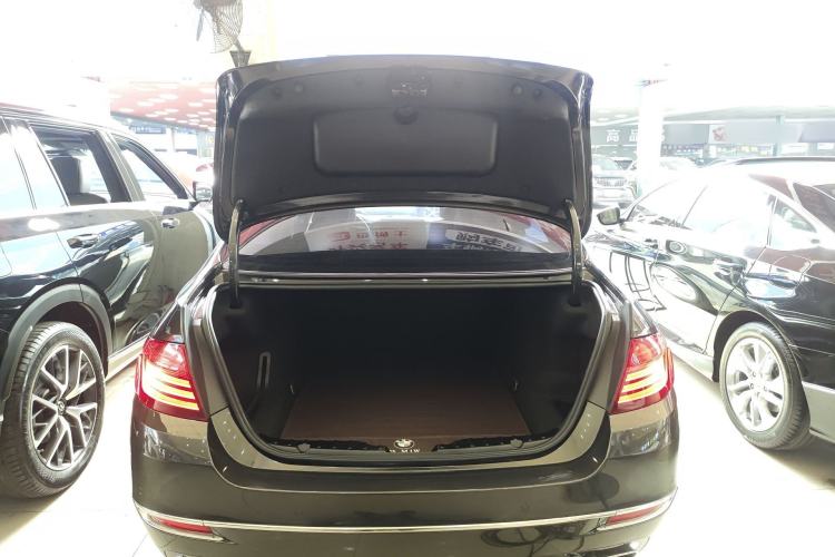 Used BMW 5 Series 2014 525Li Luxury Design Package Trunk