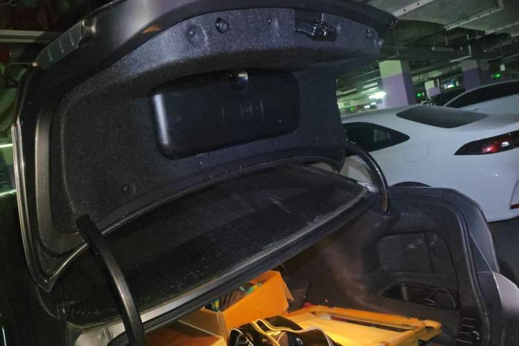 Used BMW 5 Series 2014 530Li Leading Model Trunk
