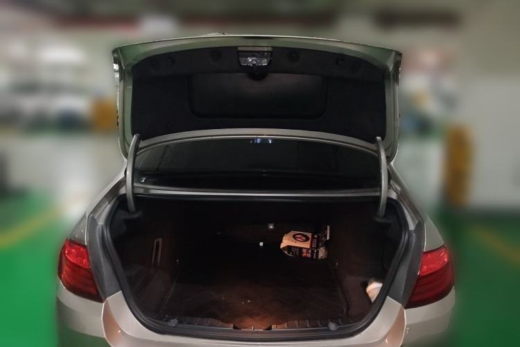 Used BMW 5 Series 2014 525Li Leading Model Trunk