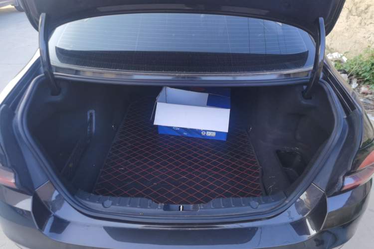 Used BMW 5 Series 2014 525Li Luxury Design Package Trunk
