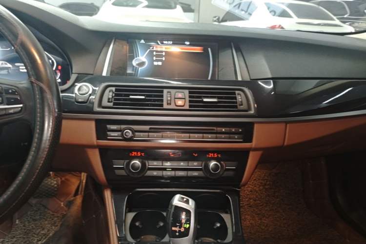 Used BMW 5 Series 2014 520Li Elegant Model Audio And AC Panel